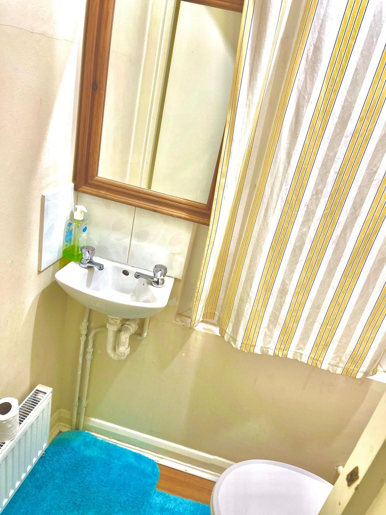 Comfy Double Bedroom With A Private Toilet Londýn Exteriér fotografie